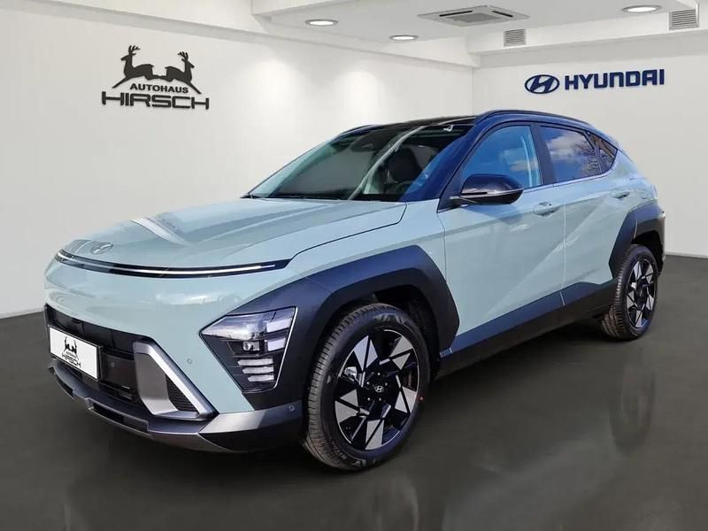 Mirage green / abyss black Gebraucht 2024 Hyundai Kona Prime SUV | 30.990 € (Fairer Preis) - Bild 1/1