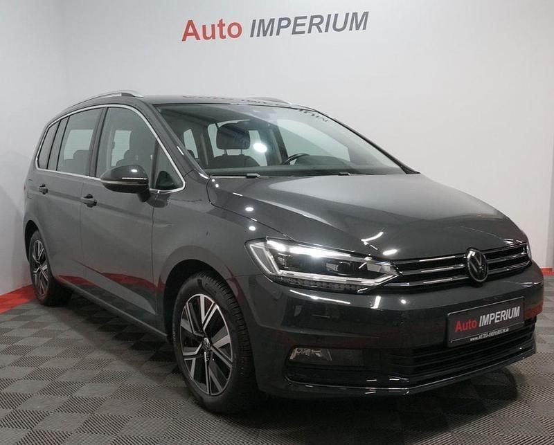 Gebraucht VW Touran Highline 150 PS (110 kW) 2022 Uranograu Van / Kleinbus