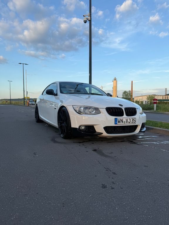 Weiß Gebraucht 2011 BMW 335 M Sport Coupé | 16.800 € (Fairer Preis) - Bild 1/4