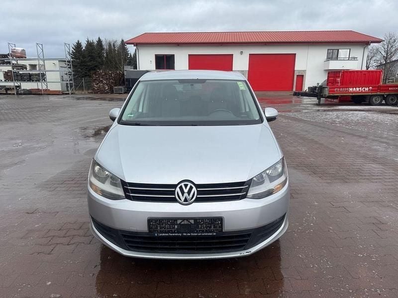 Silber Gebraucht 2011 VW Sharan Trendline Van / Kleinbus | 4.600 € (Superpreis) - Bild 1/4