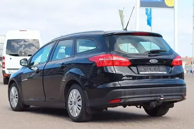 Gebraucht Ford Focus Trend 101 PS (74 kW) 2017 Schwarz Limousine