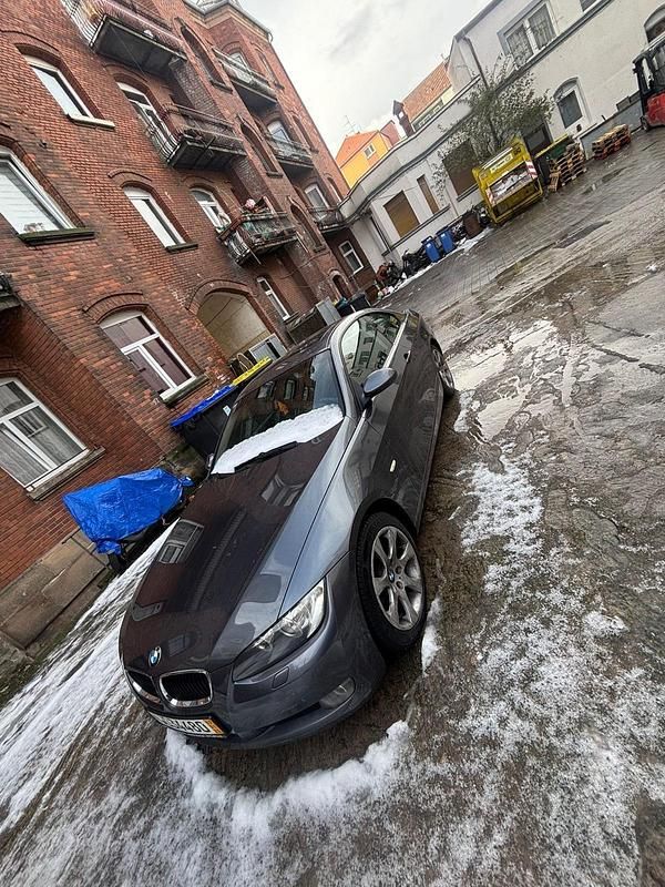 Grau Gebraucht 2007 BMW 320 Coupé | 5.480 € (Superpreis) - Bild 1/4
