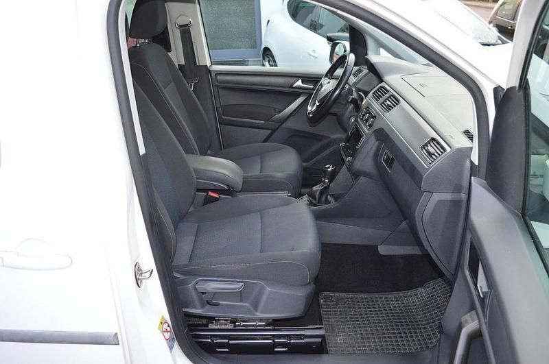 Gebraucht VW Caddy Trendline 125 PS (91 kW) 2017 Candyweiss Van / Kleinbus