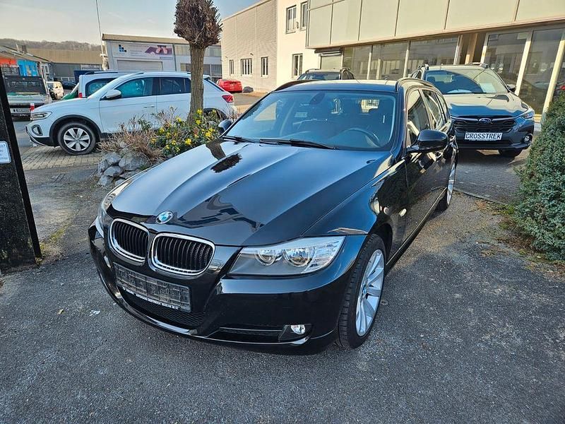 Gebraucht BMW 318 143 PS (105 kW) 2012 Schwarz Kombi