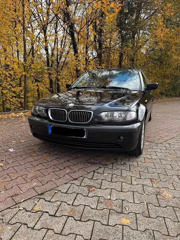 Schwarz Gebraucht 2004 BMW 316 Kombi | 2.000 € (Fairer Preis) - Bild 1/4