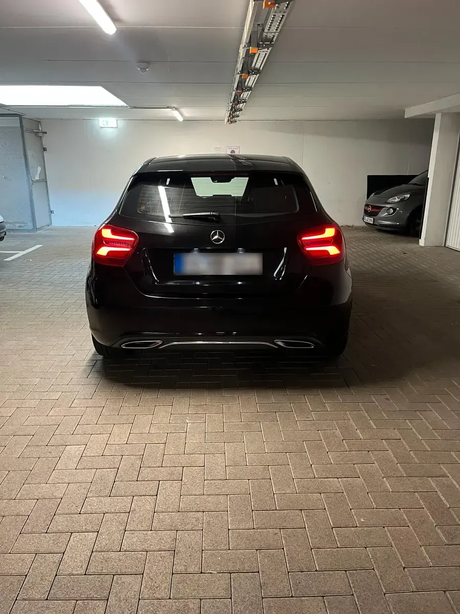 Gebraucht Mercedes A180 102 PS (75 kW) 2016 Schwarz Kleinwagen