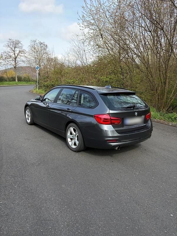 Gebraucht BMW 318 Shadowline 136 PS (100 kW) 2015 Grau Kombi