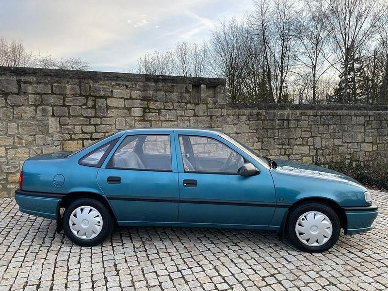 Gebraucht Opel Vectra 90 PS (66 kW) 1992 Blau Limousine