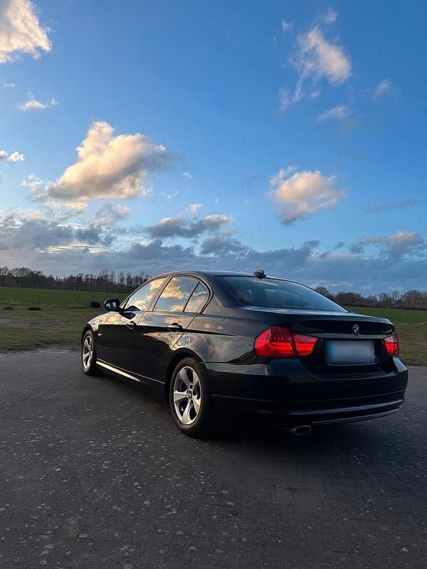 Gebraucht BMW 320 Efficient Dynamics 163 PS (119 kW) 2011 Schwarz Limousine