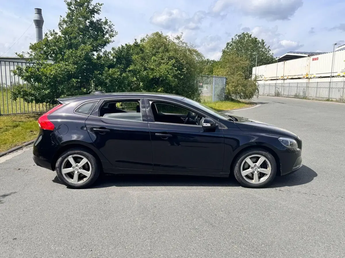 Gebraucht Volvo V40 150 PS (110 kW) 2014 Schwarz Kleinwagen