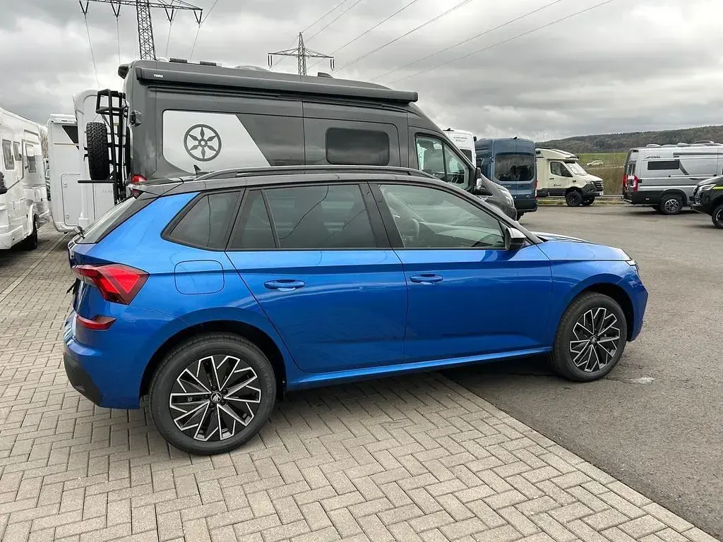 Neu Skoda Kamiq Sport 150 PS (110 kW) 2026 Raceblau metallic SUV