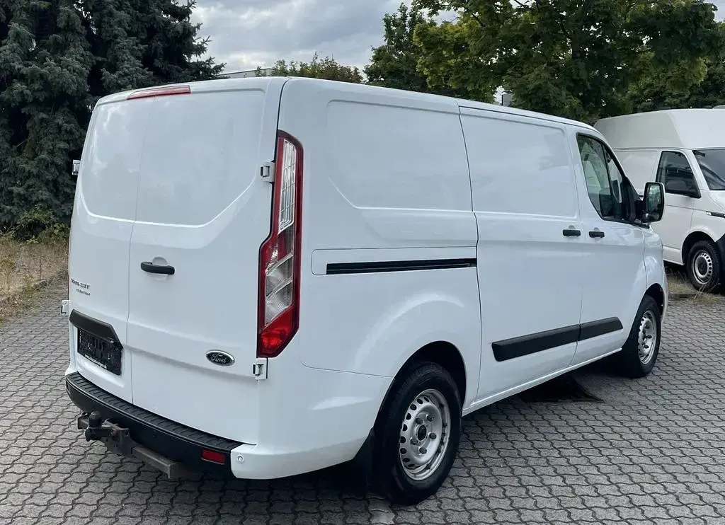 Gebraucht Ford 300 131 PS (96 kW) 2021 Weiß Van / Kleinbus