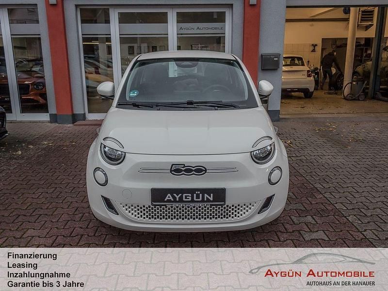 Gebraucht Fiat 500e 86 kW (118 PS) 2023 Colore esterno (arktis weiß) Limousine