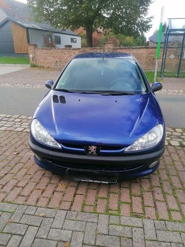 Blau Gebraucht 2001 Peugeot 206 Kleinwagen | 1.550 € (Etwas zu teuer) - Bild 1/4