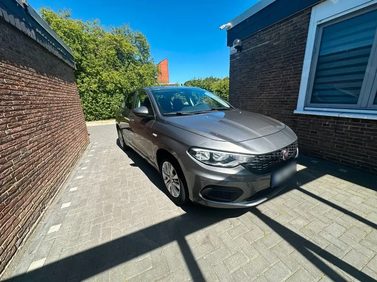 Gebraucht Fiat Tipo 95 PS (69 kW) 2017 Grau Limousine