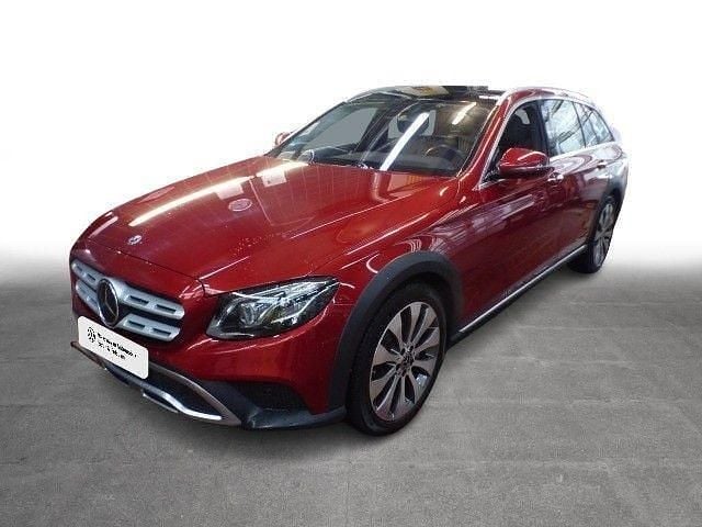 Gebraucht Mercedes E220 All-Terrain 194 PS (142 kW) 2019 Hyazinthrot  metalliclack Kombi