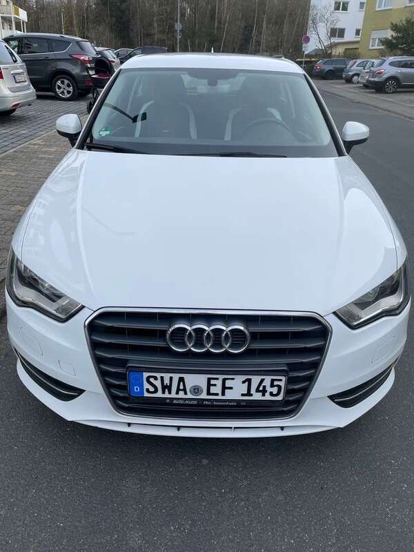 Weiß Gebraucht 2016 Audi A3 Design Limousine | 10.900 € (Fairer Preis) - Bild 1/4