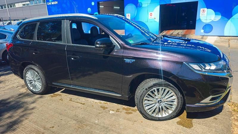 Schwarz Gebraucht 2019 Mitsubishi Outlander P-HEV Top SUV | 23.666 € (Guter Preis) - Bild 1/4