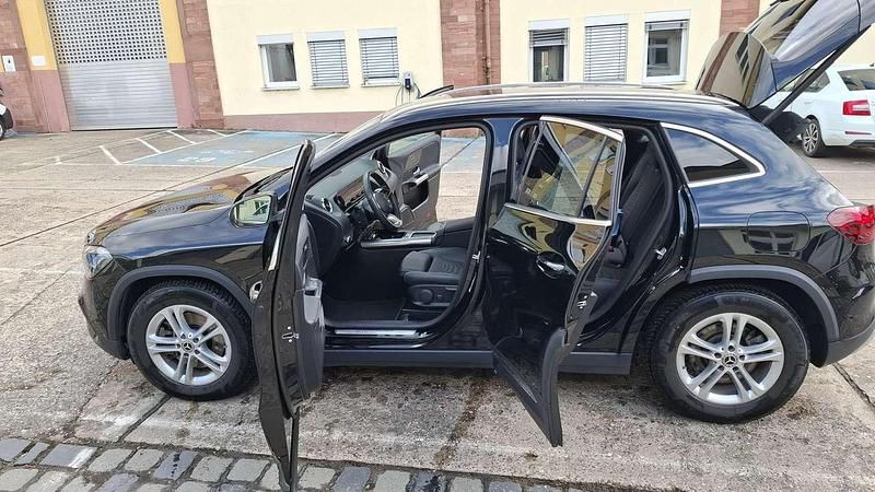 Gebraucht Mercedes GLA220 190 PS (139 kW) 2024 Schwarz SUV