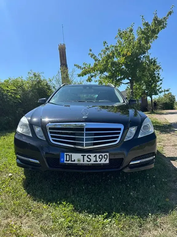 Gebraucht Mercedes E350 265 PS (194 kW) 2011 Schwarz Kombi