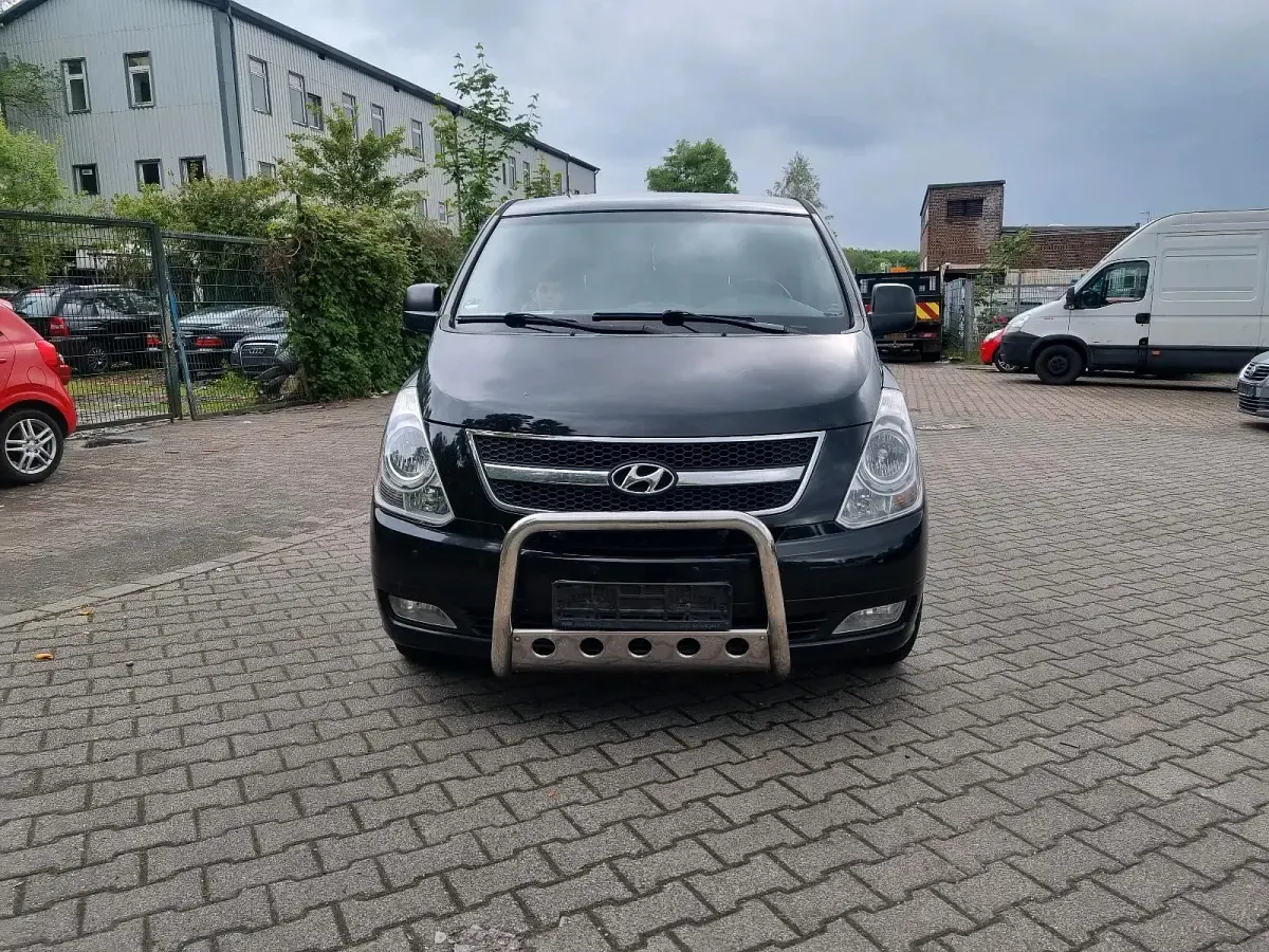 Gebraucht Hyundai H-1 170 PS (125 kW) 2009 Schwarz Van / Kleinbus