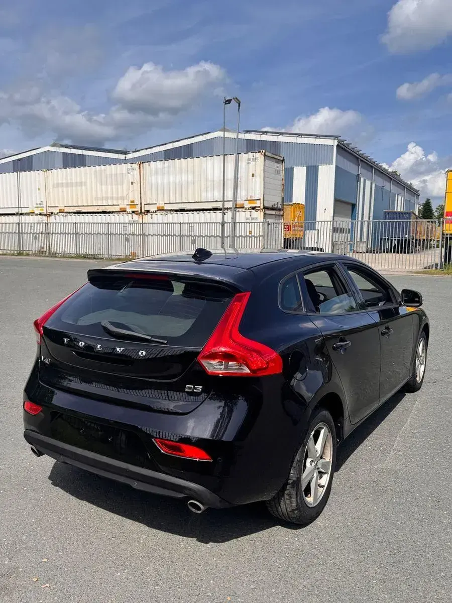 Gebraucht Volvo V40 150 PS (110 kW) 2014 Schwarz Kleinwagen