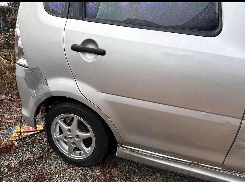 Gebraucht Daihatsu YRV 73 PS (53 kW) 2005 Grau Van / Kleinbus