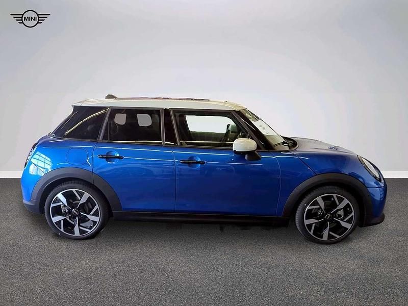 Gebraucht Mini Cooper Favoured 156 PS (114 kW) 2024 Blau Kleinwagen