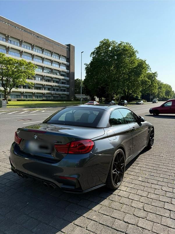Grau Gebraucht 2015 BMW M4 Cabriolet M Performance Cabrio | 43.500 € (Guter Preis) - Bild 1/4