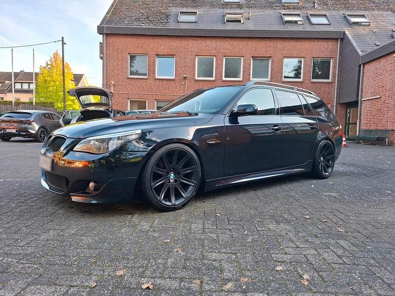 Gebraucht BMW 525 218 PS (160 kW) 2008 Schwarz Kombi