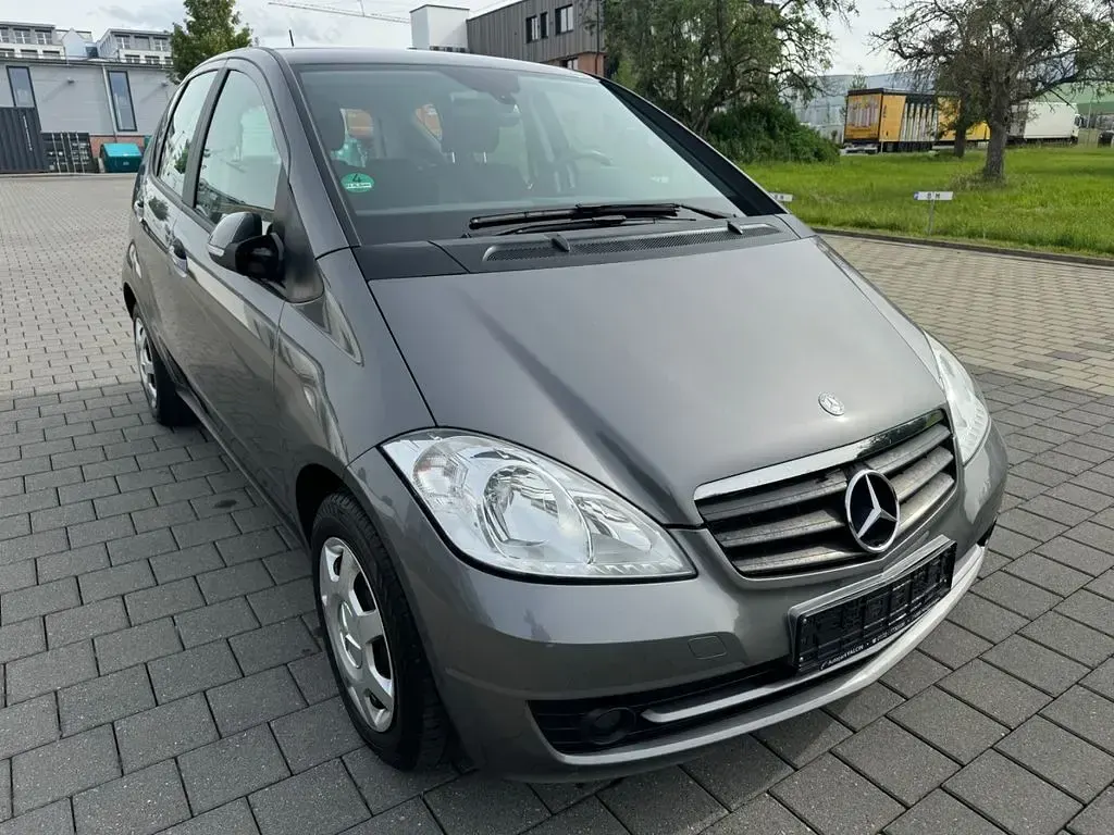 Gebraucht Mercedes A180 116 PS (85 kW) 2011 Grau Kleinwagen