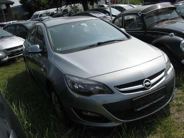 Gebraucht Opel Astra Edition 140 PS (102 kW) 2014 Silbersee/perl silber (m2) Kombi