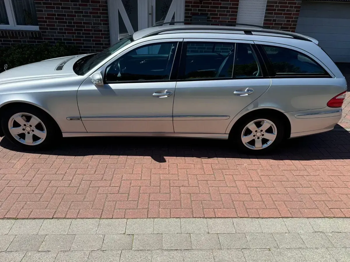 Gebraucht Mercedes E220 Avantgarde 150 PS (110 kW) 2006 Silber Kombi