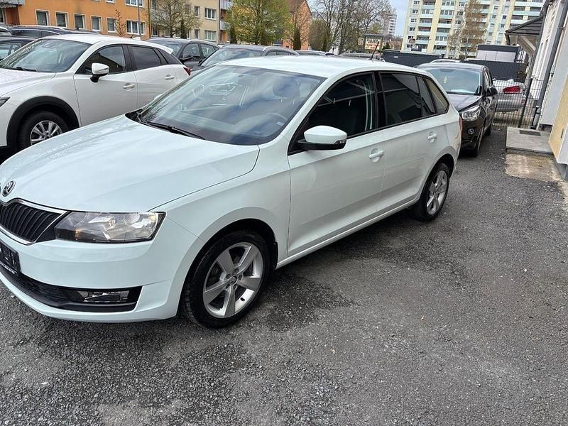 Gebraucht Skoda Rapid Cool Edition 95 PS (69 kW) 2019 Weiß Kleinwagen