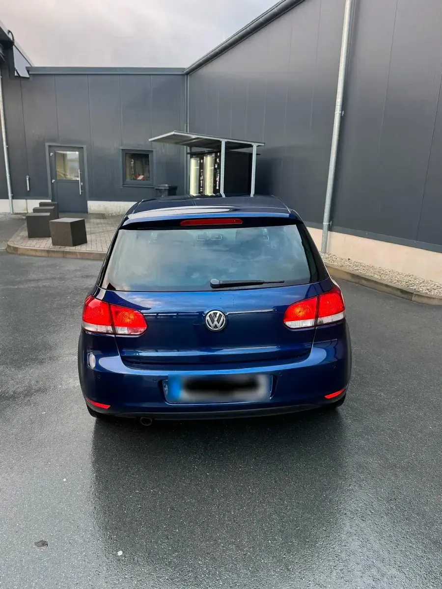 Gebraucht VW Golf VI Team 105 PS (77 kW) 2010 Blau Kleinwagen