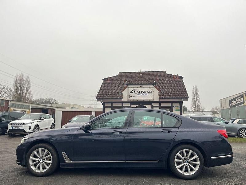 Gebraucht BMW 750 Performance 400 PS (294 kW) 2018 Imperialblau brillanteffekt me Limousine