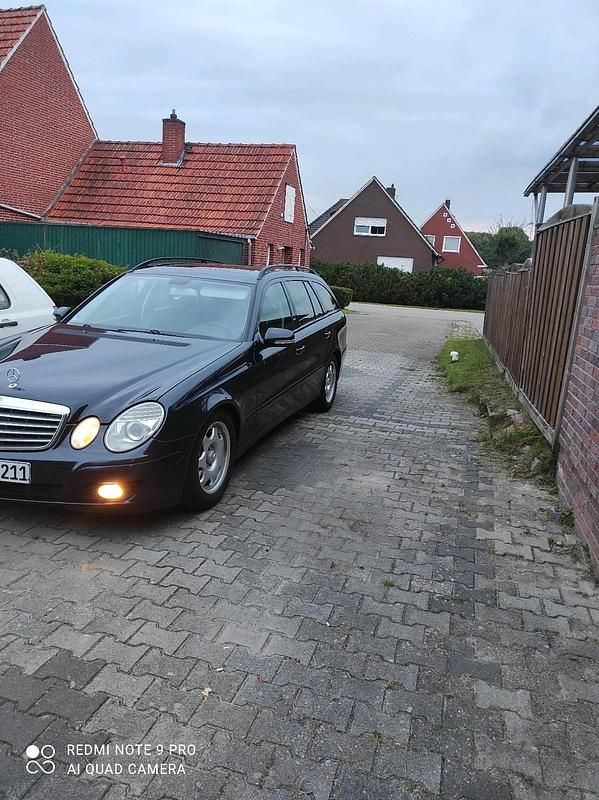 Blau Gebraucht 2006 Mercedes E220 Kombi | 2.950 € (Fairer Preis) - Bild 1/4