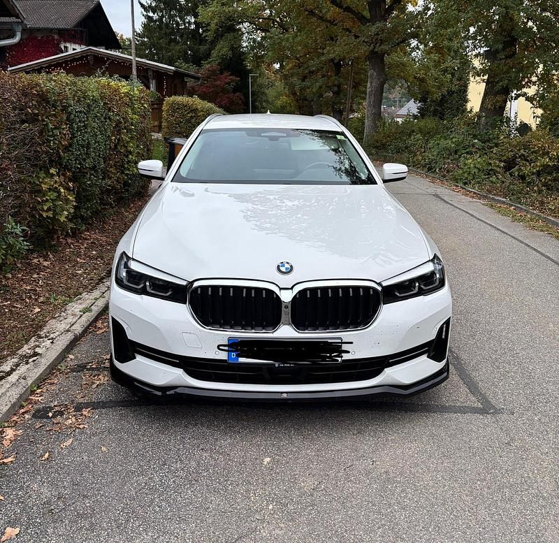 Weiß Gebraucht 2021 BMW 530 Performance Kombi | 33.500 € (Fairer Preis) - Bild 1/4