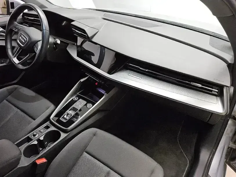 Używany Audi A3 Advanced 150 KM (110 kW) 2023 Srebrny Sedan/Limuzyna