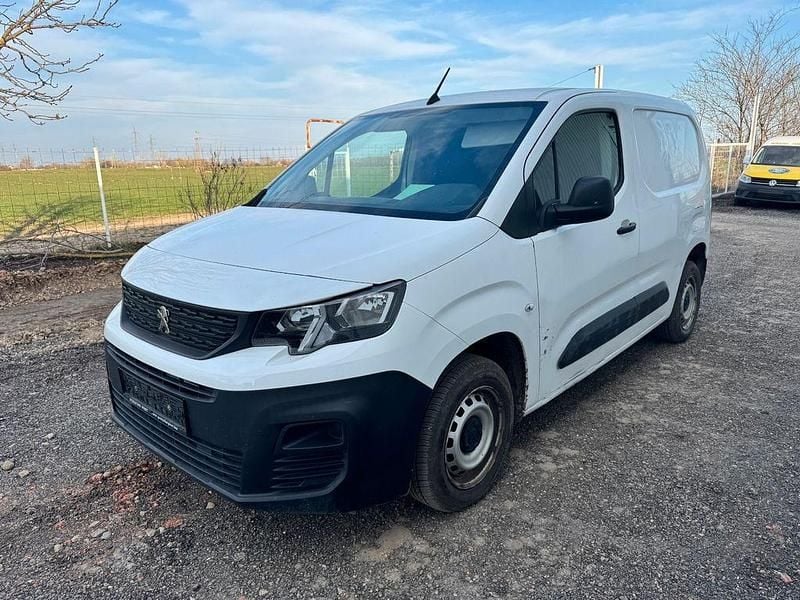 Gebraucht Peugeot Partner 110 PS (80 kW) 2021 Weiß Van / Kleinbus