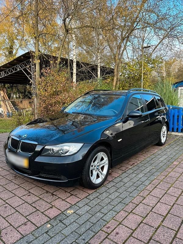 Gebraucht BMW 318 143 PS (105 kW) 2008 Schwarz Kombi
