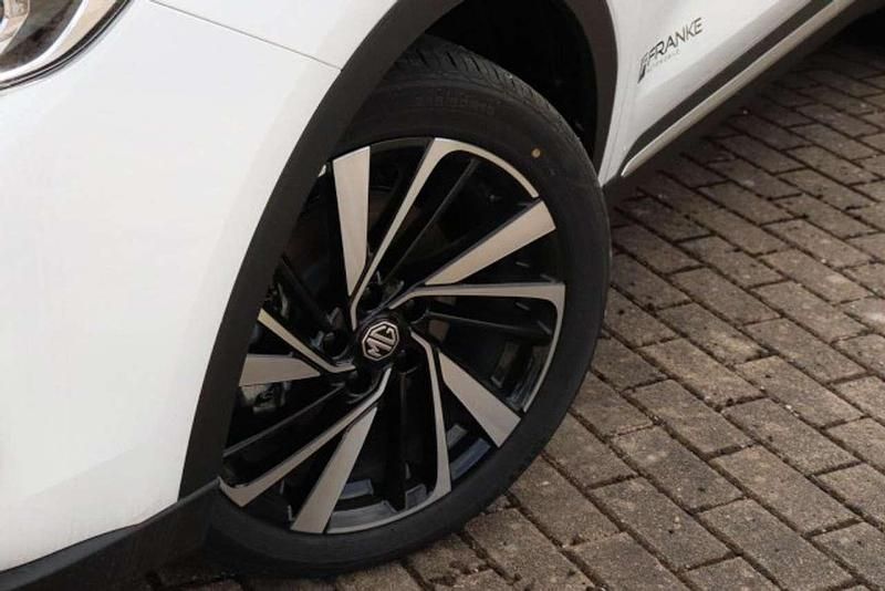 Gebraucht MG ZS Luxury 197 PS (144 kW) 2025 Dover white (weiß) SUV
