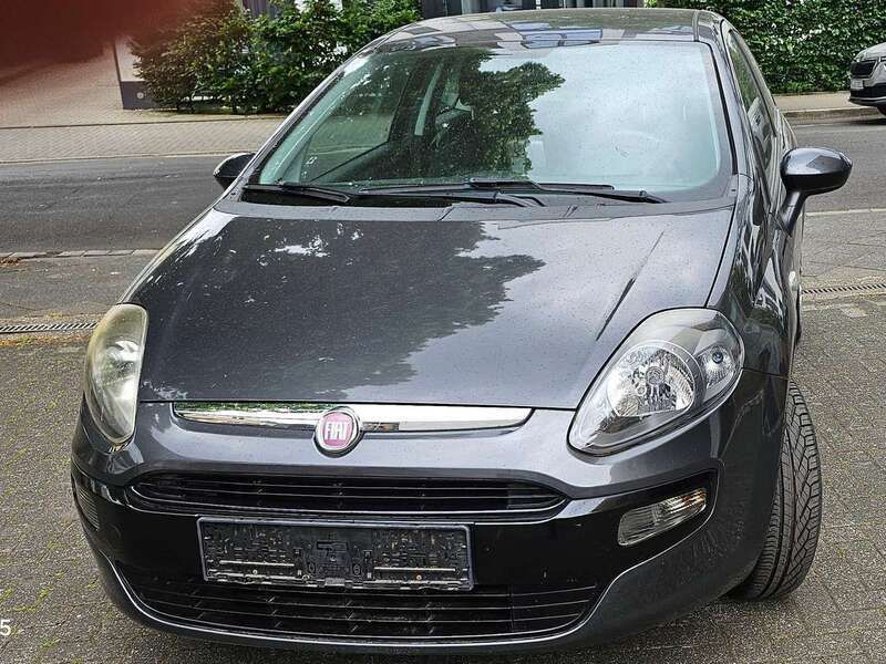 Colore esterno (grigio pessimo Gebraucht 2011 Fiat Punto Kleinwagen | 3.600 € (Fairer Preis) - Bild 1/4