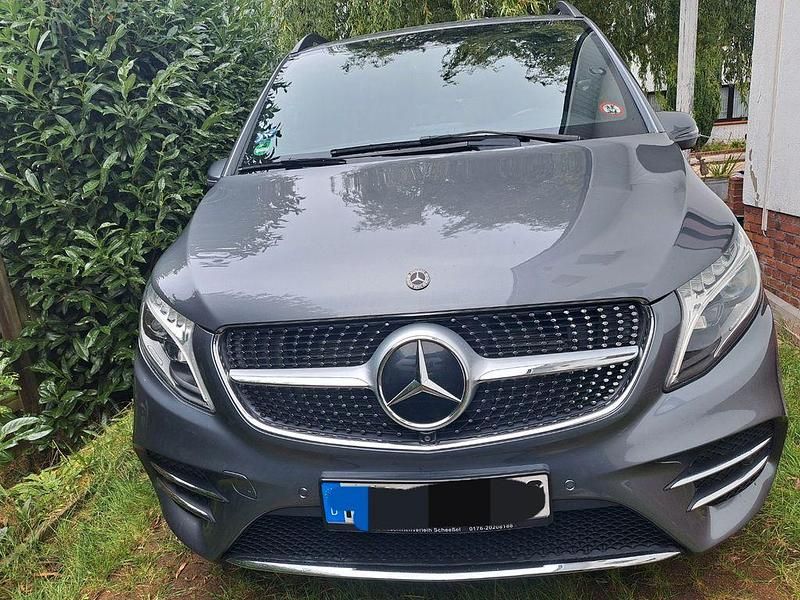 Grau Gebraucht 2019 Mercedes V250 Avantgarde Van / Kleinbus | 43.900 € (Etwas zu teuer) - Bild 1/4