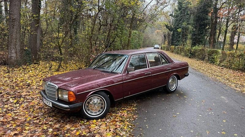 Rot Gebraucht 1983 Mercedes 300 Limousine | 12.500 € - Bild 1/4