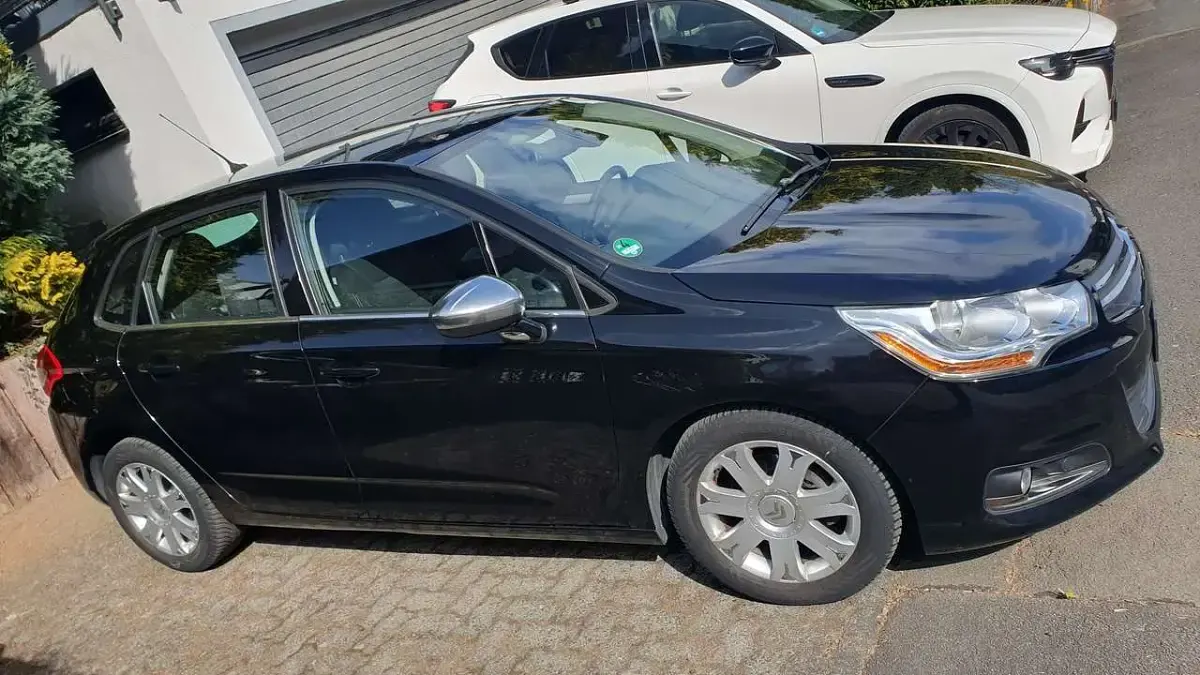 Gebraucht Citroën C4 SELECTION 120 PS (88 kW) 2013 Schwarz Limousine