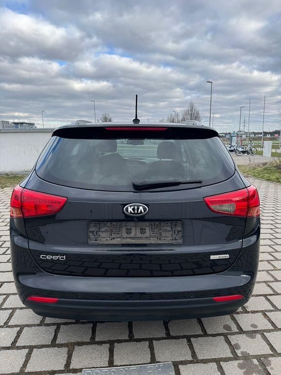 Gebraucht Kia Ceed 128 PS (94 kW) 2014 Schwarz Kleinwagen