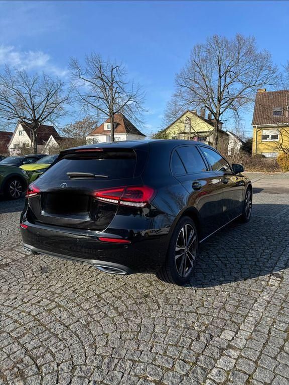Gebraucht Mercedes A180 Night 136 PS (100 kW) 2019 Schwarz Limousine