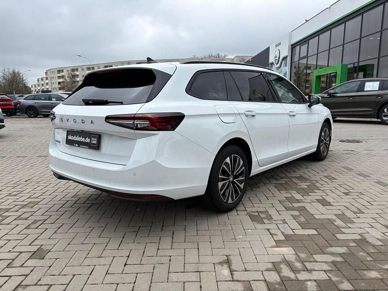 Gebraucht Skoda Superb Selection 150 PS (110 kW) 2024 Purity weiss Kombi