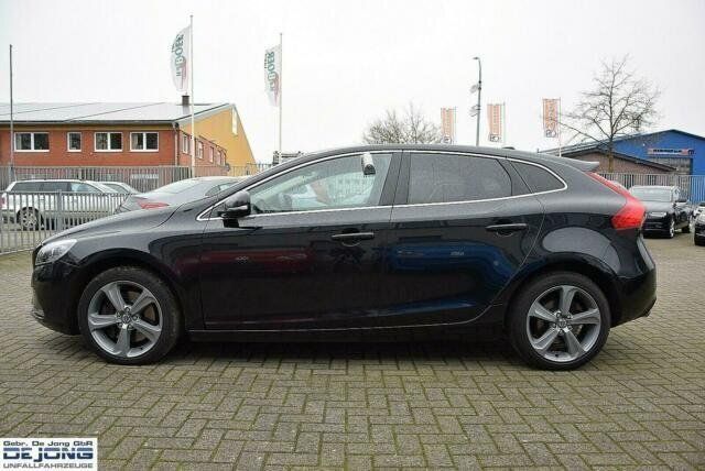 Gebraucht Volvo V40 Momentum 177 PS (130 kW) 2012 Schwarz metallic Kombi